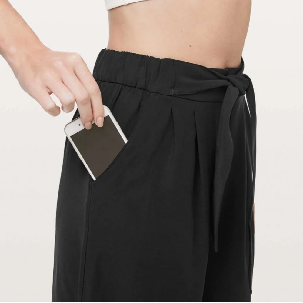 LULULEMON NOIR PANT